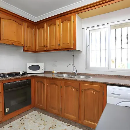 Familiar Con Piscina Privada Y Jardin *