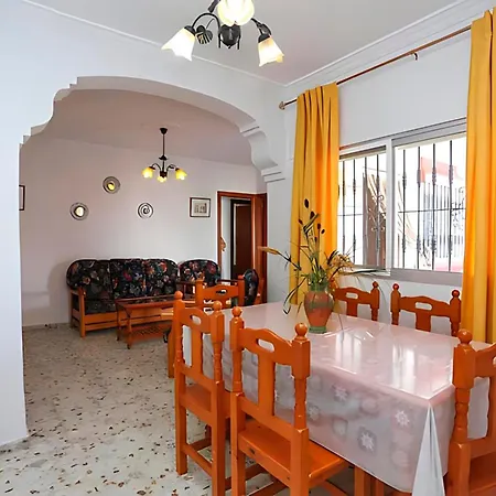 Villa Familiar Con Piscina Privada Y Jardin