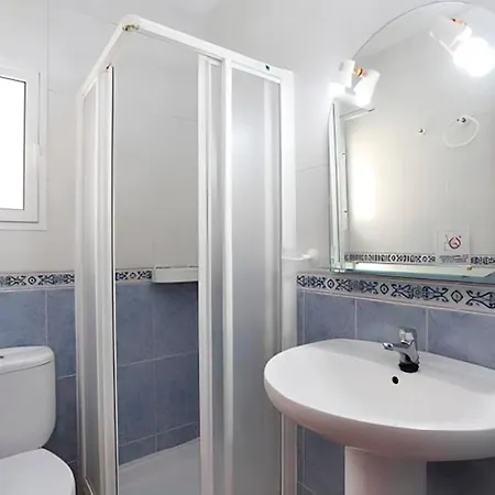 Familiar Con Piscina Privada Y Jardin *