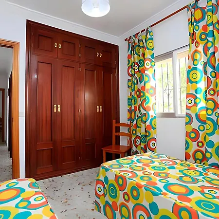 Familiar Con Piscina Privada Y Jardin Villa