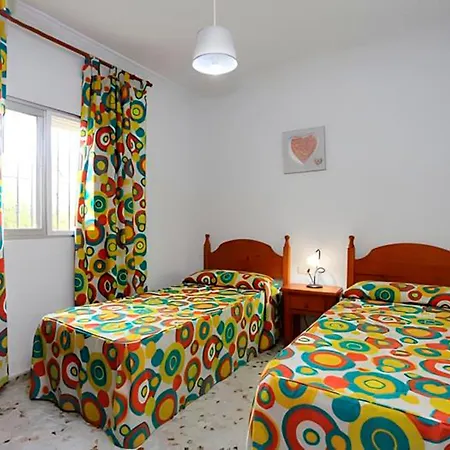 Familiar Con Piscina Privada Y Jardin Villa